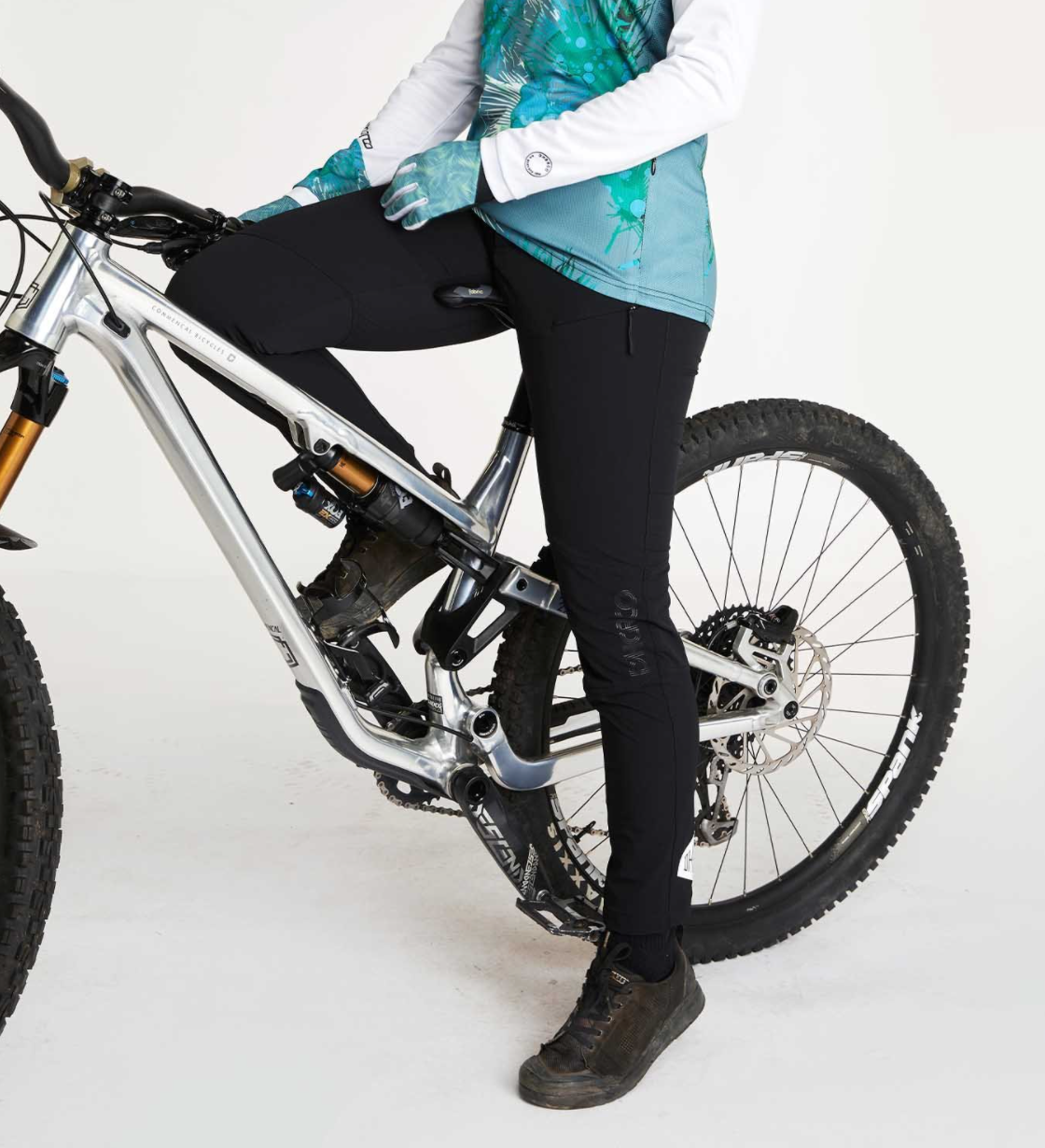 DHaRCO WOMENS GRAVITY PANTS - BLACK